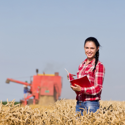 Soileos Trials, agronbomist in field, harvest